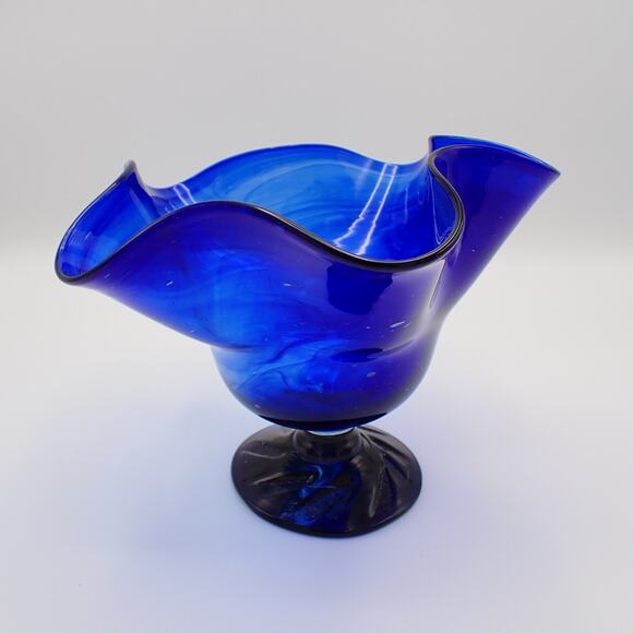 Footed Cobalt Blue Art Glass Vase with Swirl Pattern Handcrafted, Excellent Cond - Picture 4 of 10
